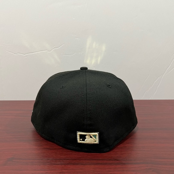 New Era, 59Fifty Fitted Hat, New York Yankees, Black & Green - Picture 8 of 10